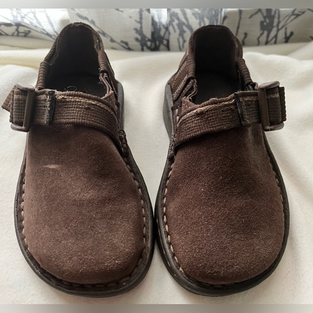 Sz 10 CHACO CHILDREN SHOES BROWN CHOCOLATE COLOR